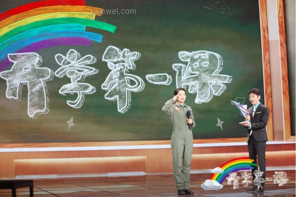 张桂梅与学生时代：坚韧与梦想的对比启示
